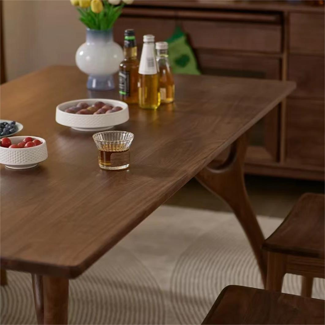 North American Black walnut solid wood rectangular dining table (seats 4~6 people)(Can be customized)