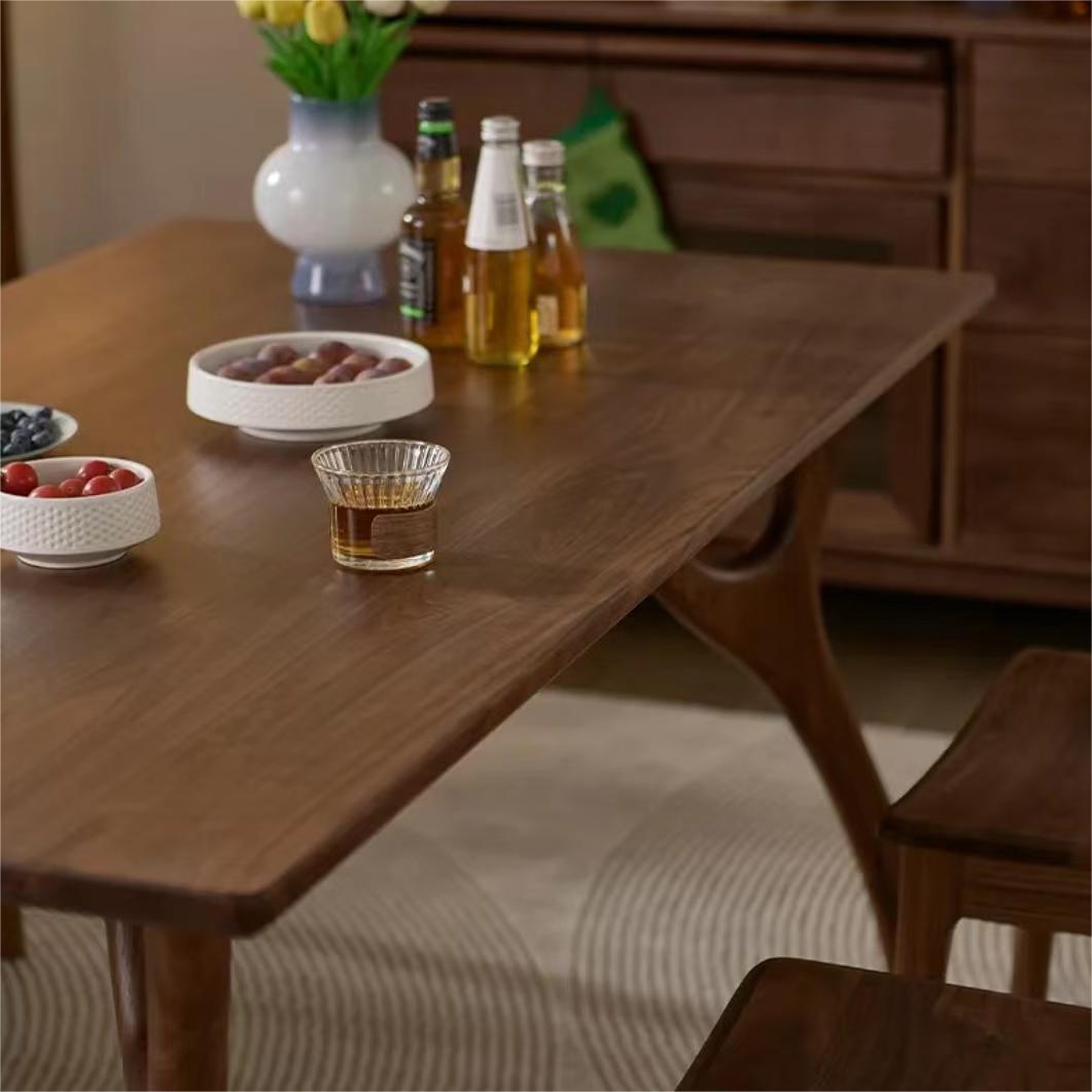 North American Black walnut solid wood rectangular dining table (seats 4~6 people)（Can be customized）