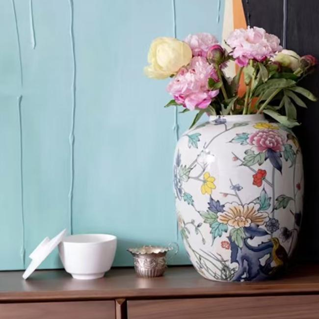 Hand-painted underglaze "Rich Peony" Good luck vase decoration